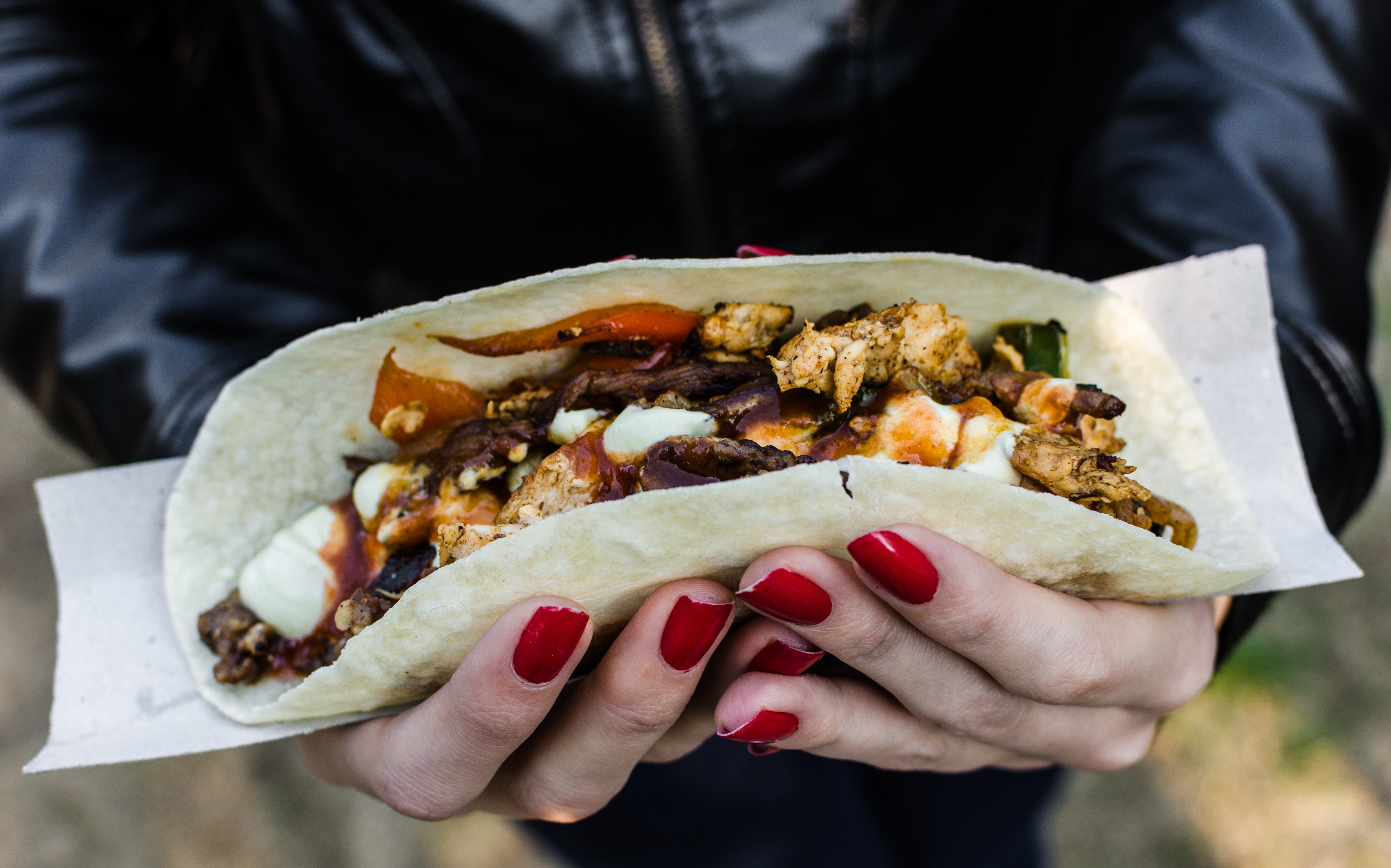 Around the world in table manners tacos