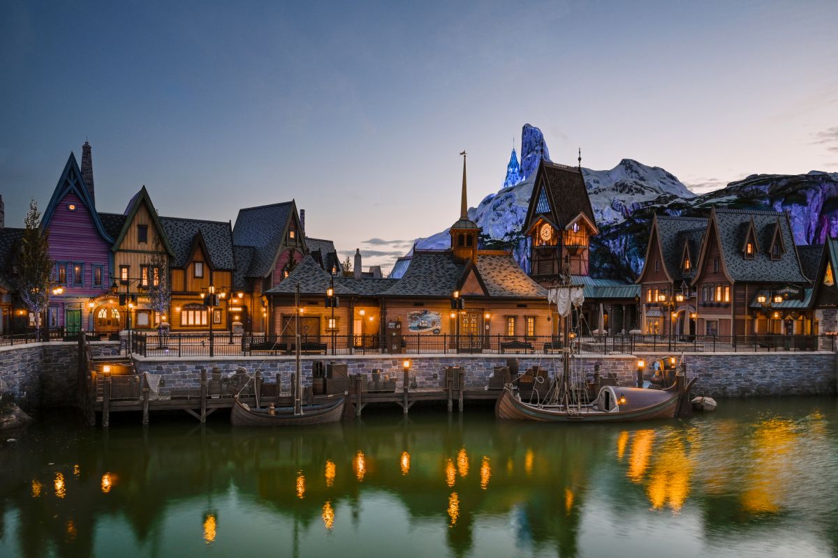 Arendelle by night, World of Frozen, Disneyland Paris